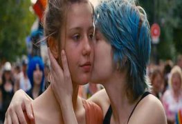 ADÈLE EXARCHOPOULOS com outra mulher