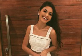 Allana lopes mostrando os peitos no filme água dos porcos