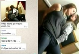 Aluna tocando siririca pra professora na sala de aula