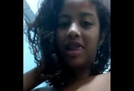 Amandinha morena mostrando toda a sua sedução