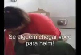 Amiga gordinha chupando amigo no serviço não resistiu a tentação