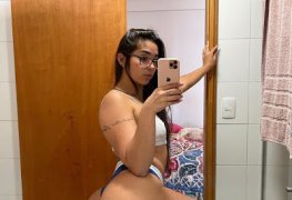 Amira Daher\'s modelo fitness pelada em live do insta