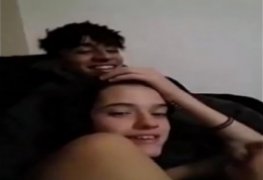 Ana Beatriz novinha safada caindo de boca enquanto os pais foram na cozinha