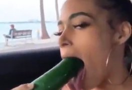 Anitta, a rainha do boquete ensinado como se faz