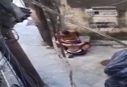 Anitta fazendo sexo oral na favela