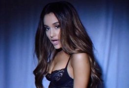 Ariana Grande mamando pirocão