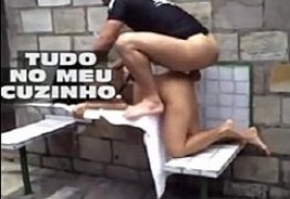 Arrombando o cuzinho da esposa com força