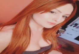 Barbara ruiva linda mostrou o bundão e caiu na net