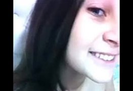 Batendo siririca e a mãe pegou no flagra