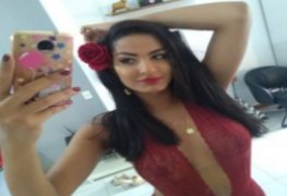 Bella morena deliciosa levando gozada no bundão
