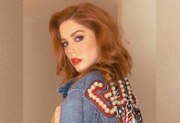 Bia arantes pelada em cena de sexo no filme loop