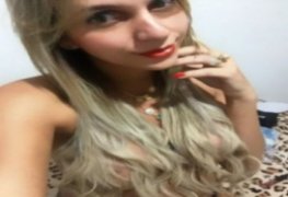 Bianca loirinha linda mamou gostoso o patrão e levou gozada