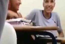 Boquete na sala durante a aula, incrivel