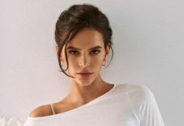 Bruna marquezine com os peitos de fora no filme vou nadar até você