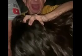 bruno diferente com gata modelo