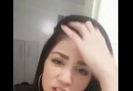 Cai no zap e fica famosinha