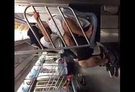 caiu na net casal fazendo putaria no metrô