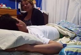 Cara ganhando boquete da tia tarada logo cedo