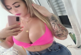 Carina Rosa Personal se exibindo ao vivo no insta