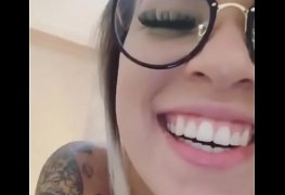 Carla exibindo seu rabo lindo no zap