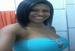 Carol traindo o marido com o vizinho