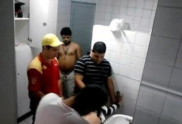 Casada Fazendo Orgia No Banheiro Do Posto