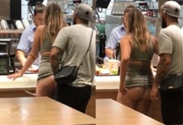 Casal fodendo no MCdonalds achando que ninguém tá vendo