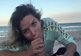 Chupando o pau grosso do namorado na praia