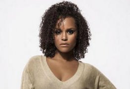 Cintia Rosa nua no filme O Fim e os Meios