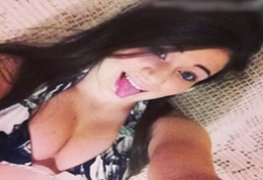 Clara peituda dos olhos azuis caiu na net