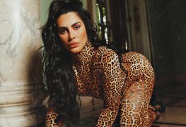 Cleo Pires pelada com a buceta de fora