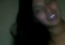 Colegial apelando pra que ele a namore com ela