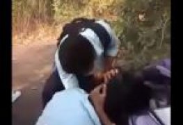 Colegial safadinha na estrada com amigos