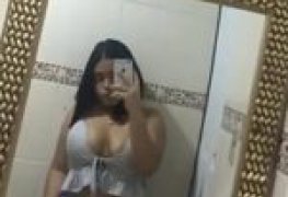 Colegial safadinha provocando o seu novo amigo