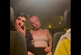 com amigos fodendo no taxi
