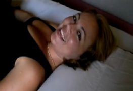 Coroa loira safadinha resolve mostrar tudo na filmagem
