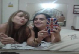 Coroa rico levou duas gostosas pro motel