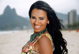 Cover da Ariadna do BBB brincando com o pauzão