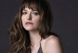 Dakota Johnson caiu na net peladinha com amiga
