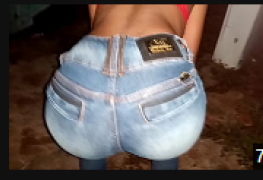 Dando a bunda linda da porra