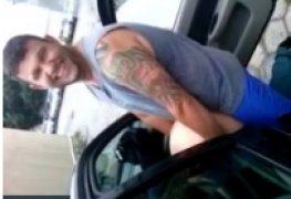 Deu carona pra putinha e fudeu ela no carro