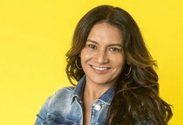 Dira paes pelada mostrando a buceta no filme divino amor