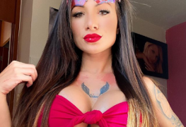 Dj Thaty Luz se exibindo em live do instagram
