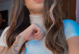 Dj Thaty Luz sensualizando em live do instagram