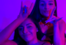 DjMoana e Anna Corradini se exibindo ao vivo no insta