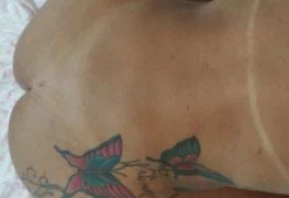 Dona de casa bunduda pelada na cama