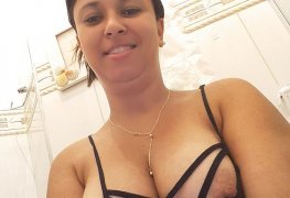 Dona de casa dos seios fartos caiu na Net