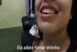 Ela adora tomar leitinho quente goza na boquinha dela