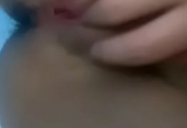 Ela de 4 se masturbando - XV NUDES