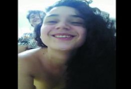 Ela gemeu alto pedindo para ser colocada no cu e arrombada